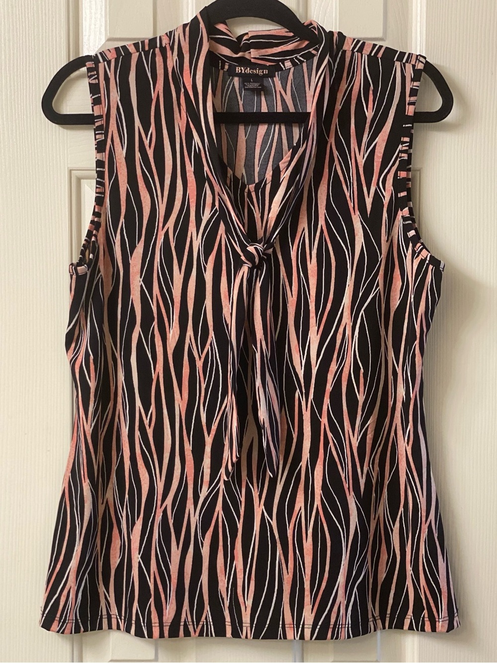BY Design Abstract Sleeveless V -Neck Tie-Neck Top Size Large